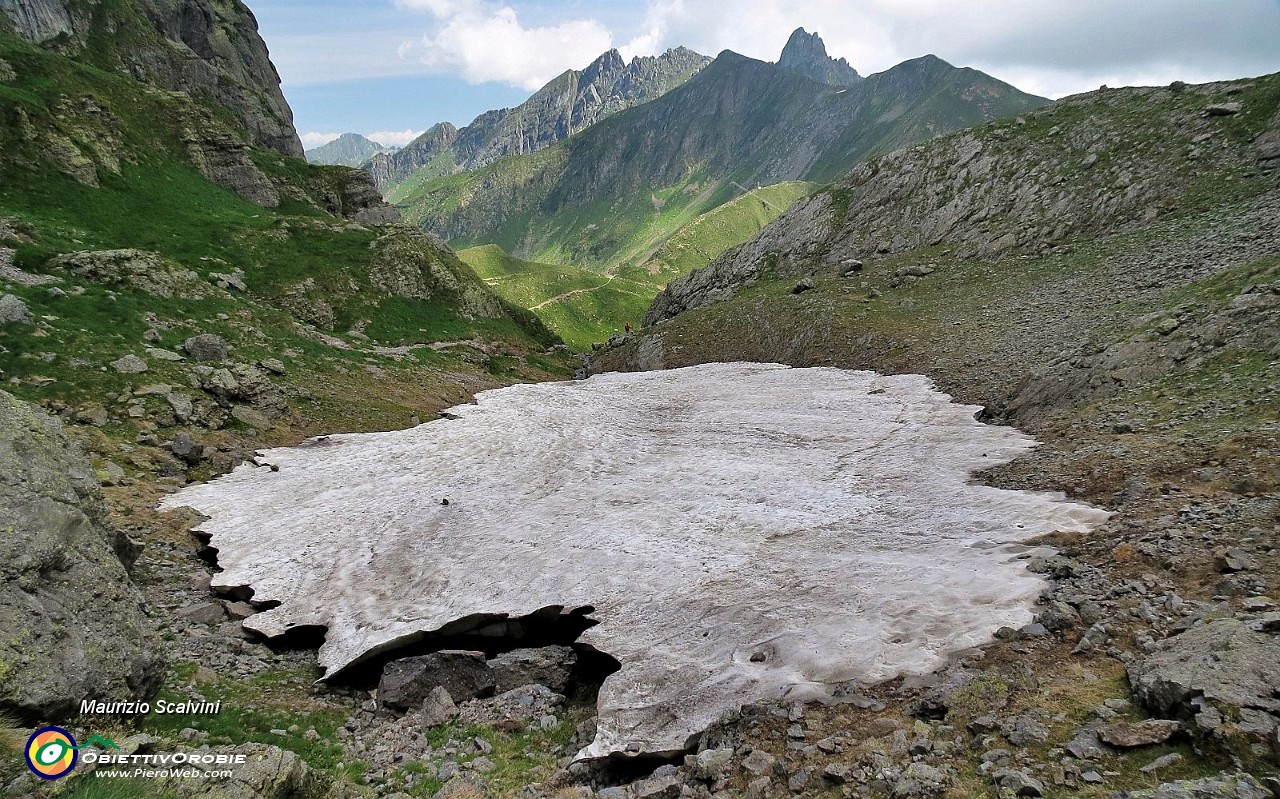 52 Ancora tanta neve sopra il Canalino....JPG